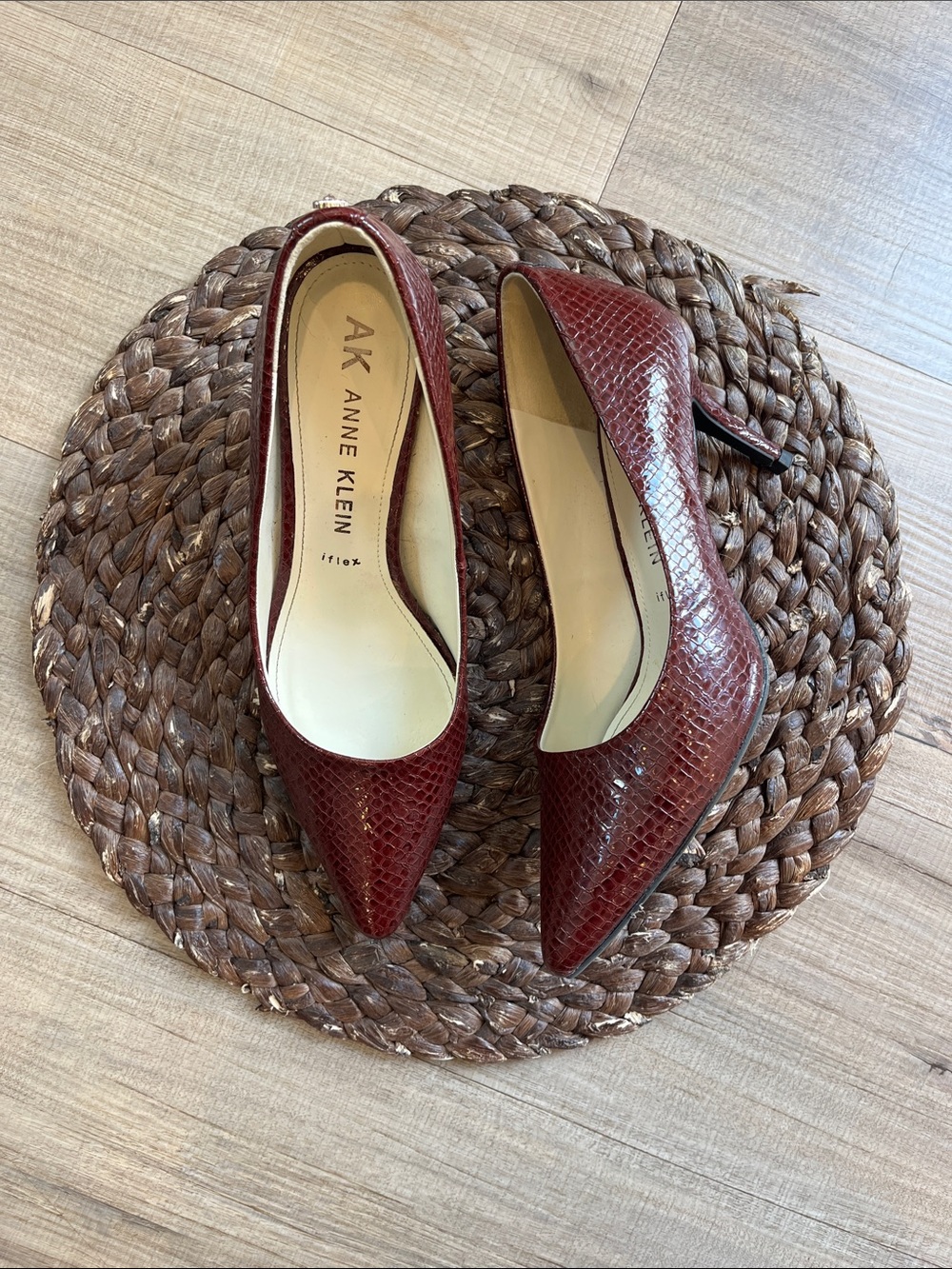 Anne Klein Burgundy Snake-Embossed Pointed Pumps Size 7.5